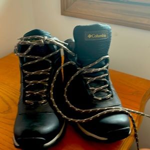 Women’s Omni grip hiking boots. Brand new.